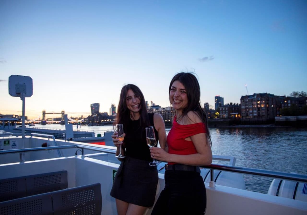 London Evening Cruise with Canapés and Music - image 2